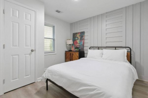 2 bedroom Rustic Duplex-Free Parking